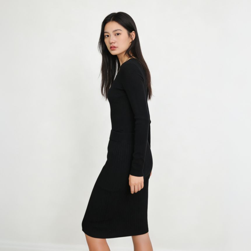 Knitted solid color midi skirt