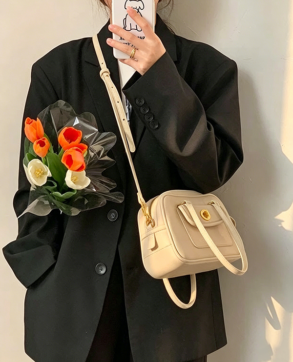 Model wearing off-white Minimalist Convertible Bag as crossbody at Grandmama Store in Hong Kong