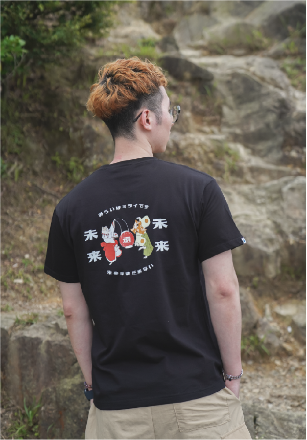 man-outdoors-back-view-showing-night-festival-cats-graphic-Dancing-Cat-Tee-Hong-Kong-Kwun-Tong-Grandmama-store