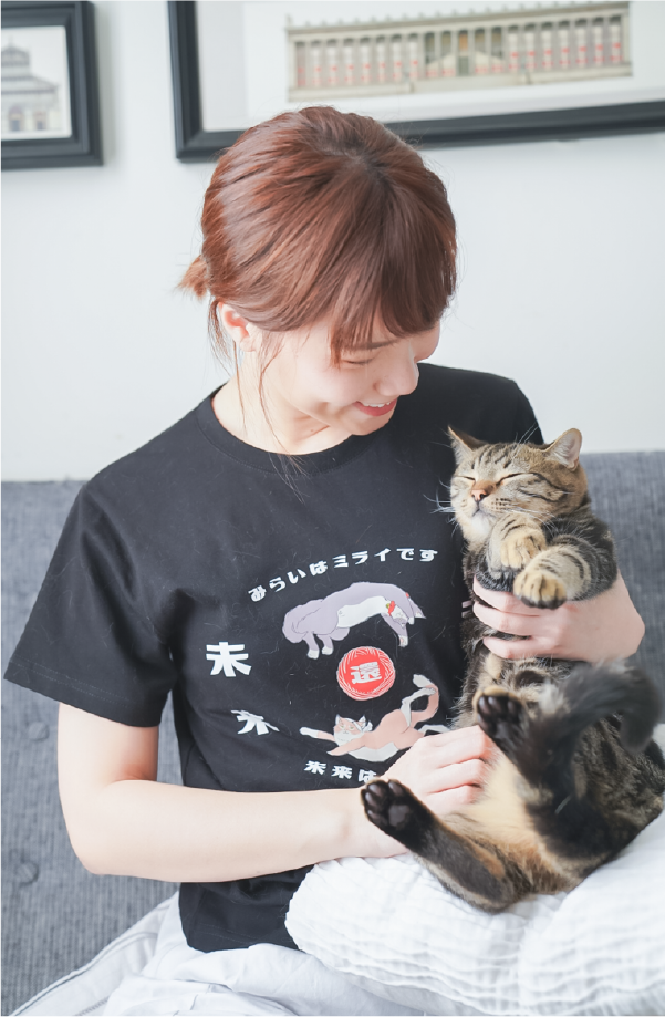woman-holding-two-cats-on-sofa-wearing-black-lazy-cat-tee-Lazy-Cat-Tee-Hong-Kong-Kwun-Tong-Grandmama-store