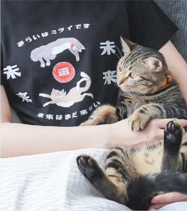 woman-lying-down-holding-tabby-cat-wearing-black-cat-tee-Lazy-Cat-Tee-Hong-Kong-Kwun-Tong-Grandmama-store