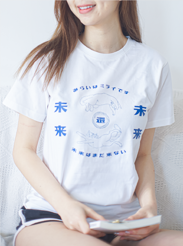 woman-sitting-indoors-wearing-white-tee-with-blue-cat-print-Lazy-Cat-Tee-Hong-Kong-Kwun-Tong-Grandmama-store
